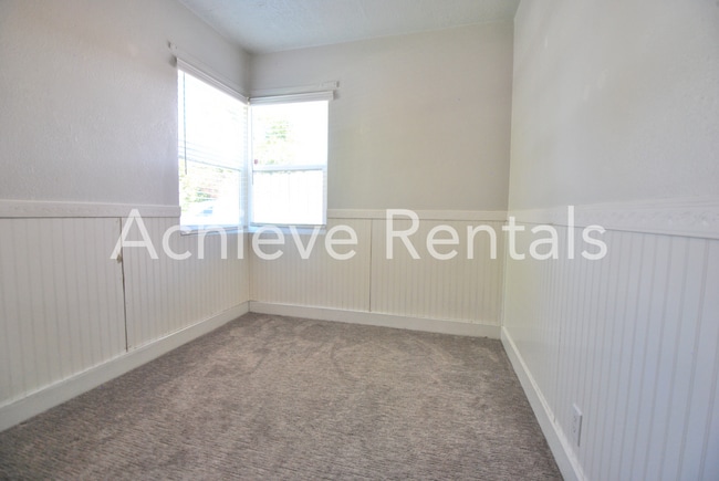 Photo - 1068 Crescent Dr