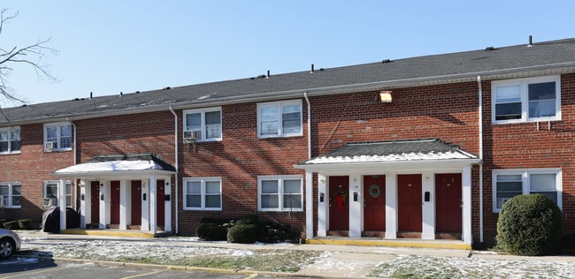 287-295 W Merrick Rd - 287-295 W Merrick Rd