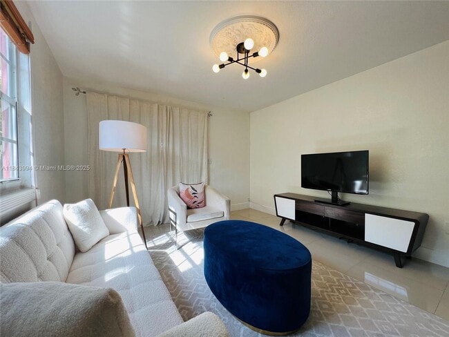 Photo - 636 NW 11th St