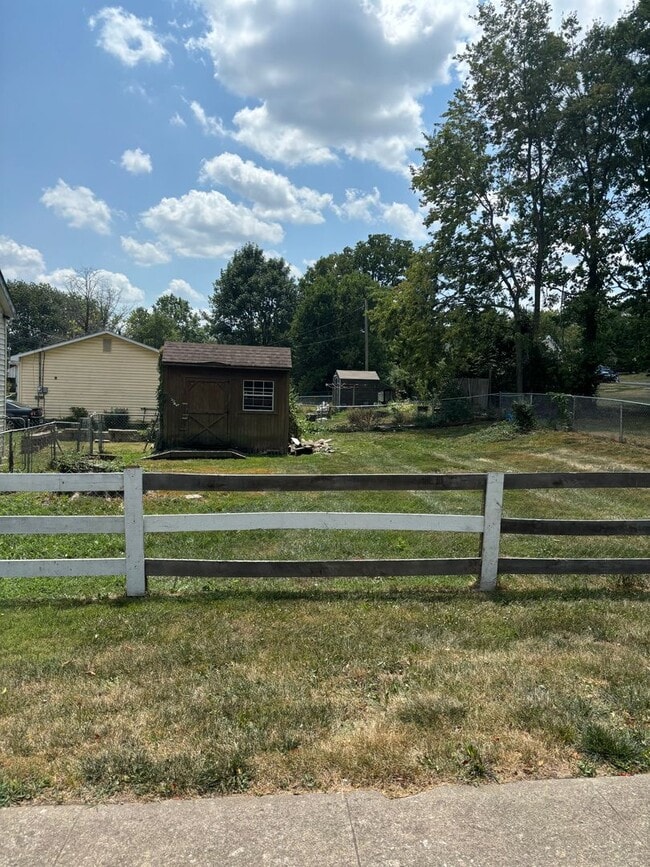 Photo - 308 E Chestnut St