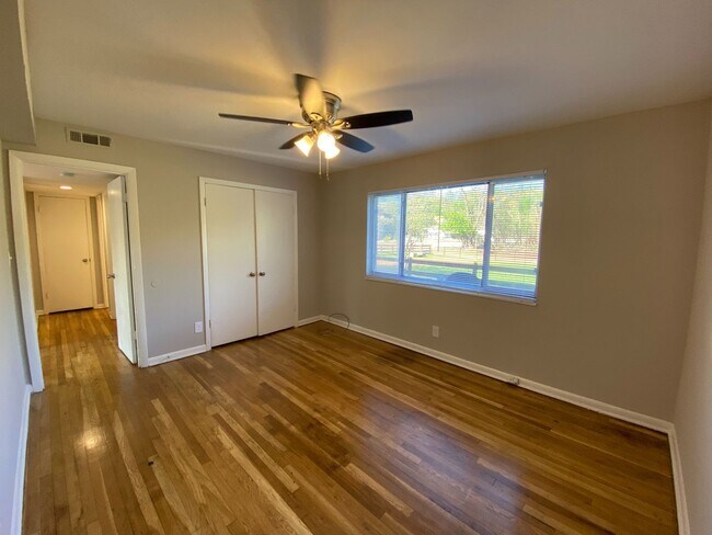 Photo - 1570 Memorial Drive