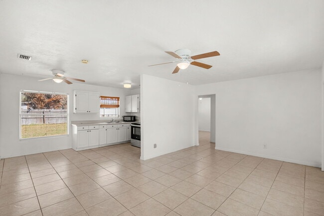 Photo - 480 Falmouth Ave