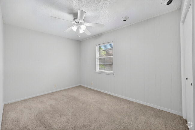 5BR, 2BA - 1,840SF