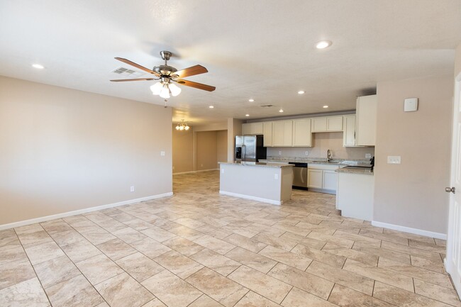 FULLY REMODELED 5 BEDROOM HOME! 3 MASTER S... - FULLY REMODELED 5 BEDROOM HOME! 3 MASTER S...