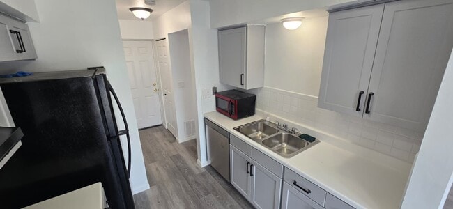 Photo - 325 Bayview Point