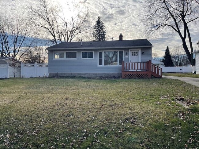 Building Photo - Charming 3-Bedroom Home with Finished Basement in Waterford Township