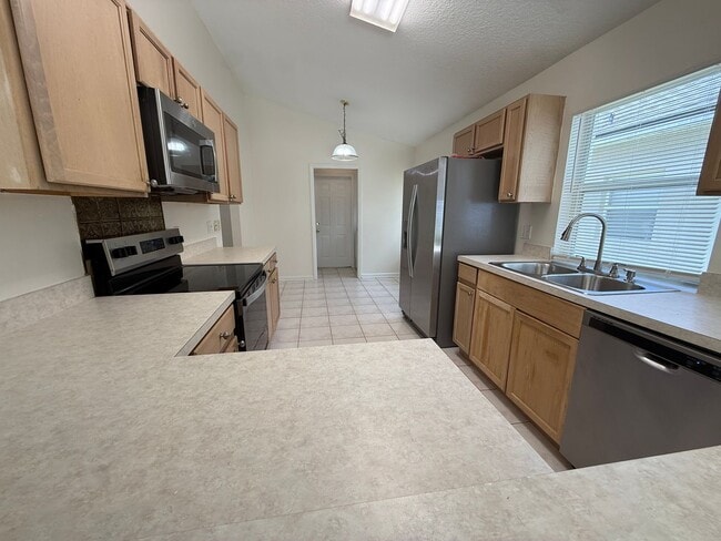 Photo - Beautiful 3 bed/2 bath home with Lawn Care Included