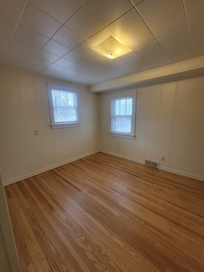 Photo - 745 Edith St