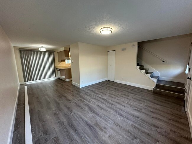 Building Photo - 335 SW 1st St Unit 2