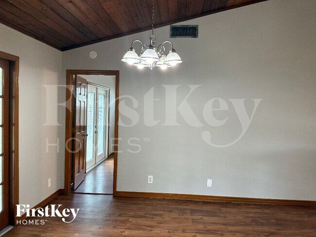 Photo - 878 Daffodil Dr