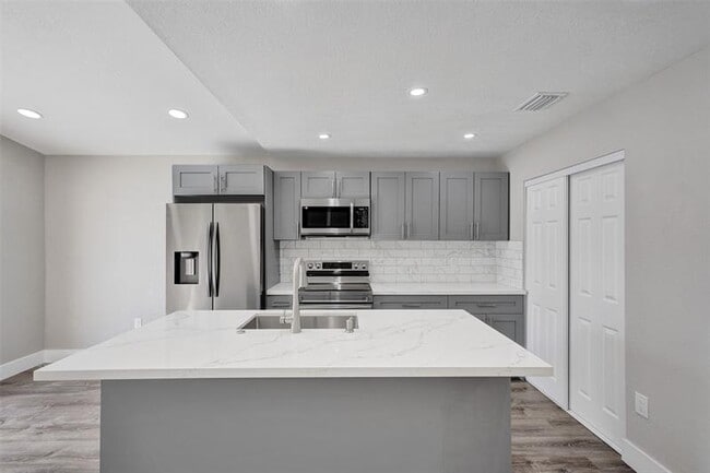 Building Photo - 2614 W 65th St Rental