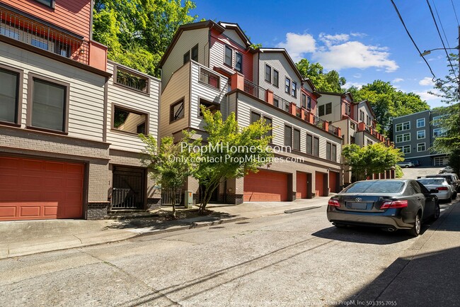Building Photo - Stunning Two-Bedroom End Unit Condo in Goose Hollow Foothills!