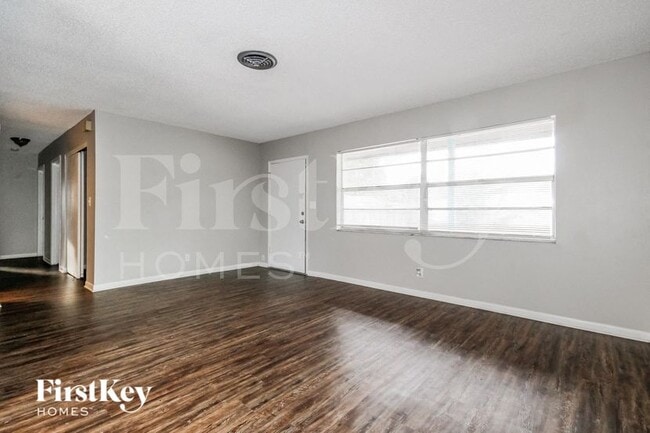 Photo - 130 Davison Ave N