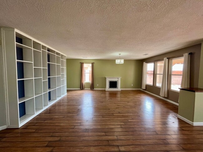 Photo - Large 3 Bedroom 2.5 Bathroom Located In Th...