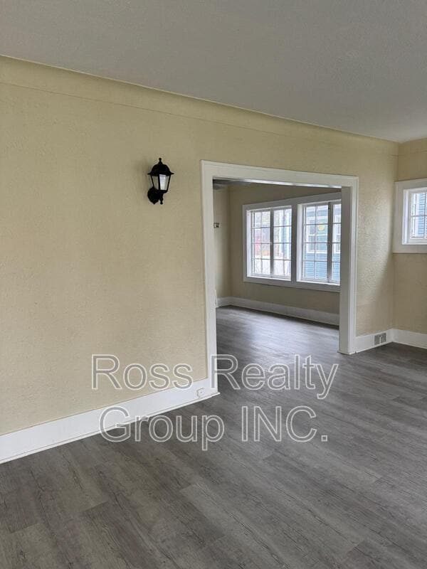 Photo - 1420 Addington Rd