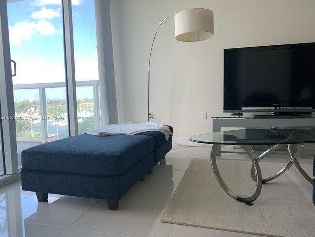 Photo - 1861 NW S River Dr Unit 902