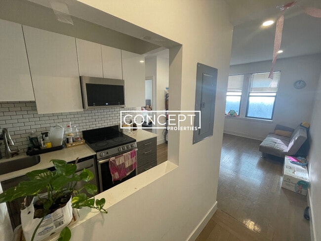 Building Photo - 11 Peterborough St Unit 10CP