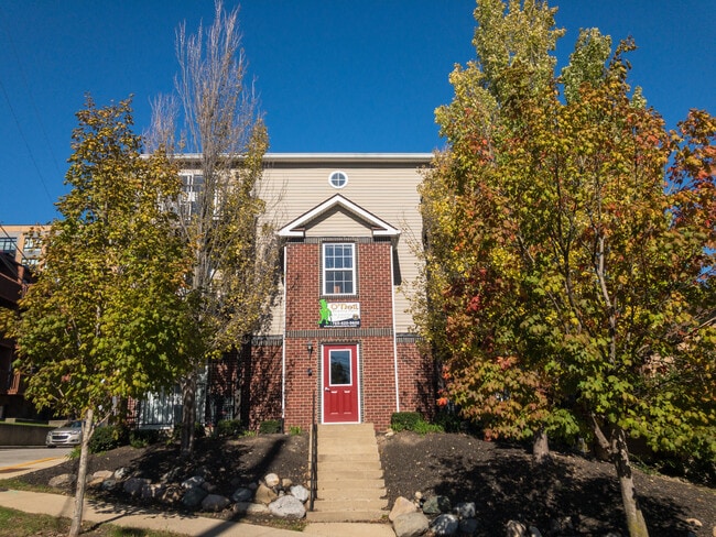 Building Photo - 140 S Salisbury St