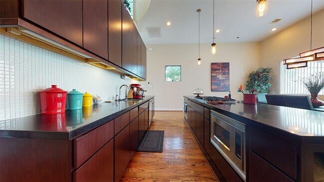 Photo - 1734 Wentworth St