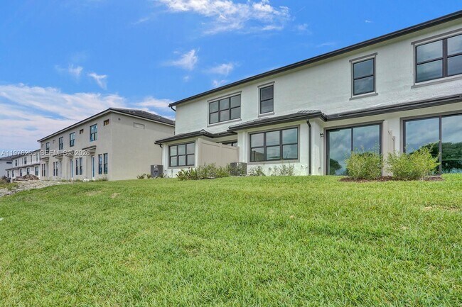 Photo - 2202 Appleton Cir S