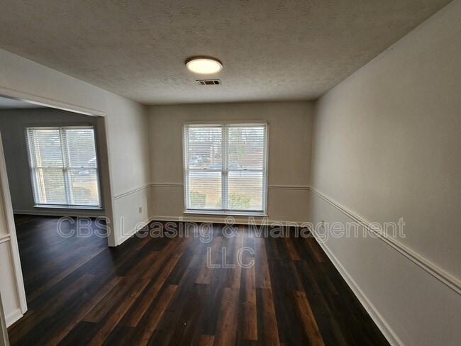 Photo - 710 Rodney St