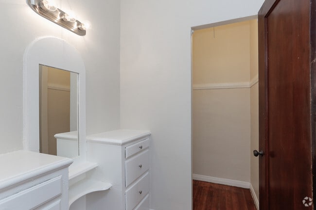 Photo - The Fleur De Lis Apartments