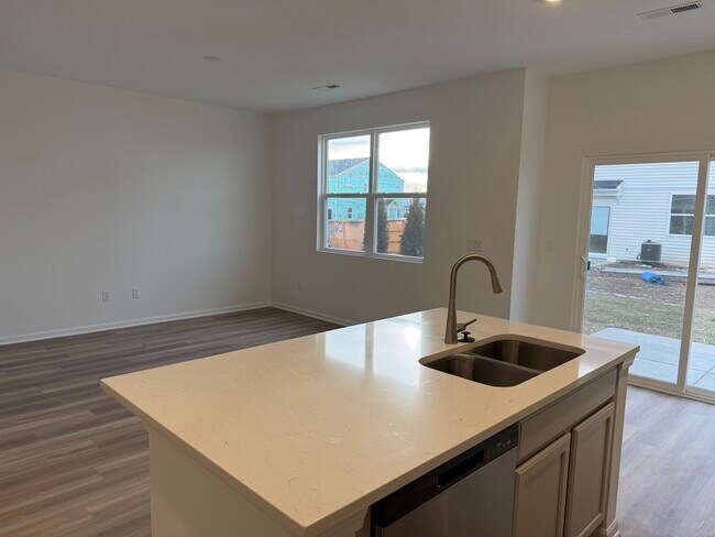 Photo - 302 Kingsport Dr