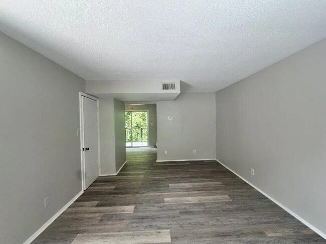 Photo - 1440 Nottingham Rd