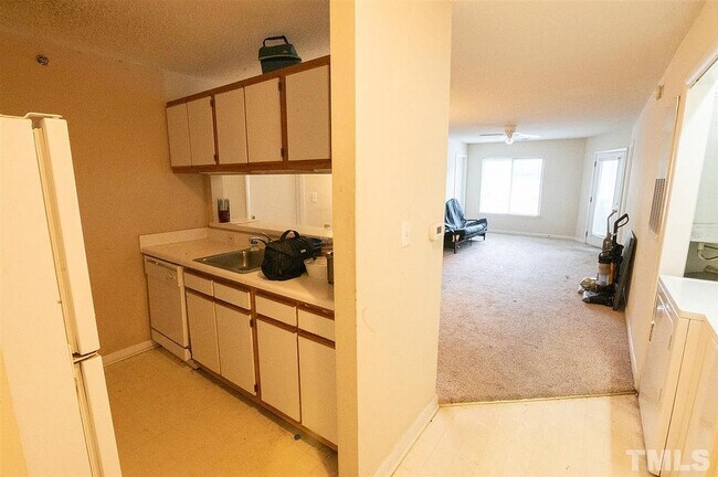 Room in Condo on Collegiate Cir