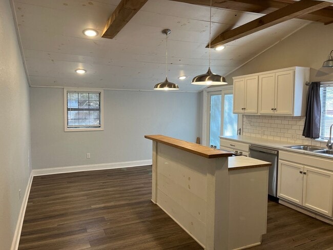 Photo - Charming, Spacious 3 bedroom 2 bath