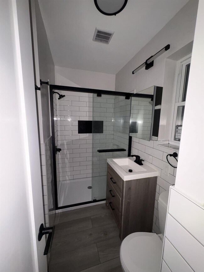 Photo - 333 61st St Unit 2