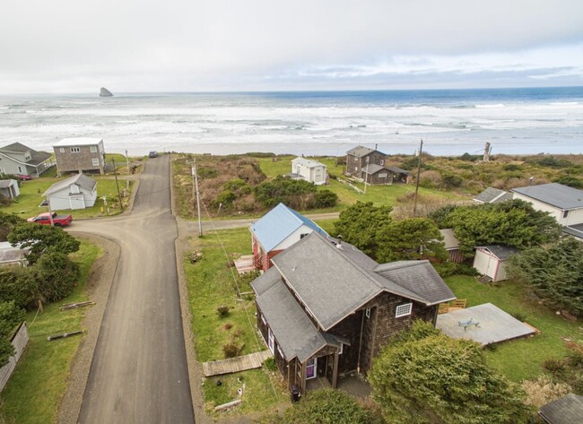 Photo - 4780 Pacific Ave NW