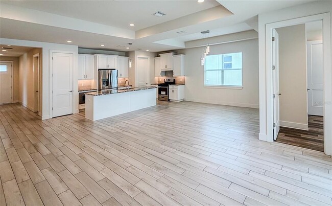 Photo - 2065 Paragon Cir W