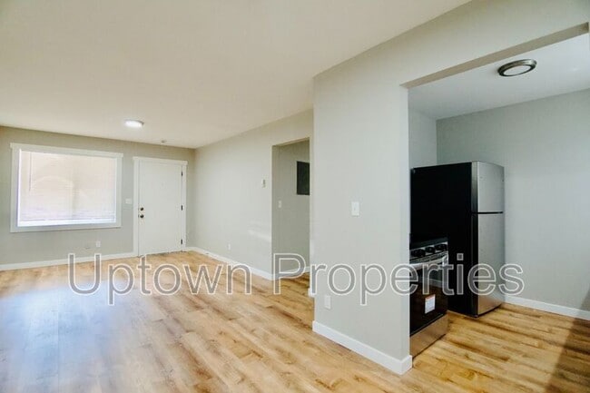 Photo - 466 N Adair St