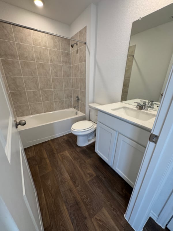 Photo - 2046 Zephyr Lily