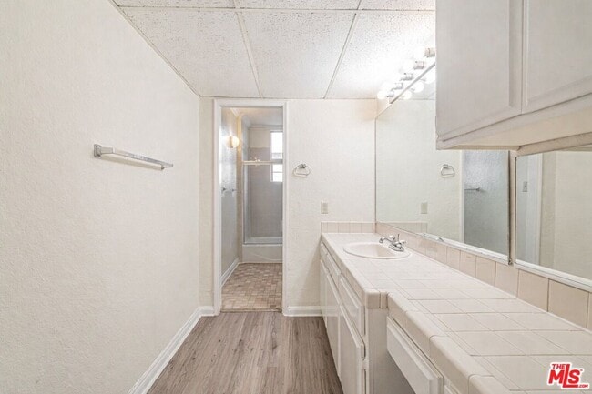 Photo - 5640 Franklin Ave Unidad 300