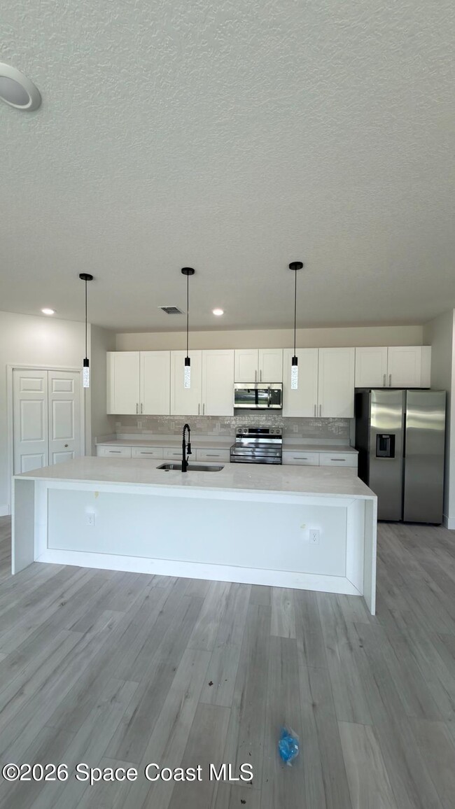 Photo - 1091 Wing Rd SW