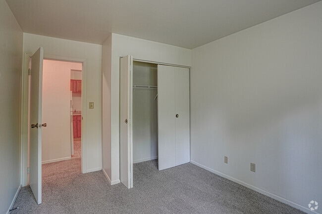 2BR, 1BA - 888SF