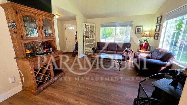 Photo - Gorgeous 3-Bedroom Home with 2 Bonus Rooms!