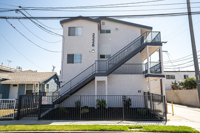 Building Photo - 2226 Lewis Ave Rental