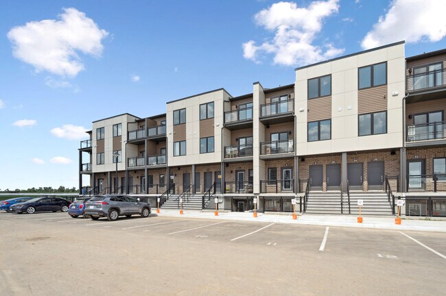 Photo - 940 St David St N