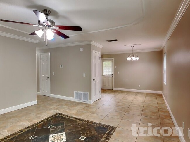 Photo - 563 Robin Hill Cir