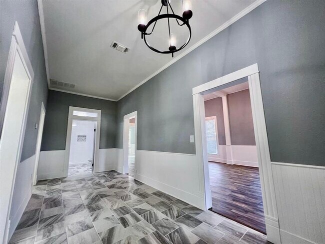 Photo - 622 Holbrook St