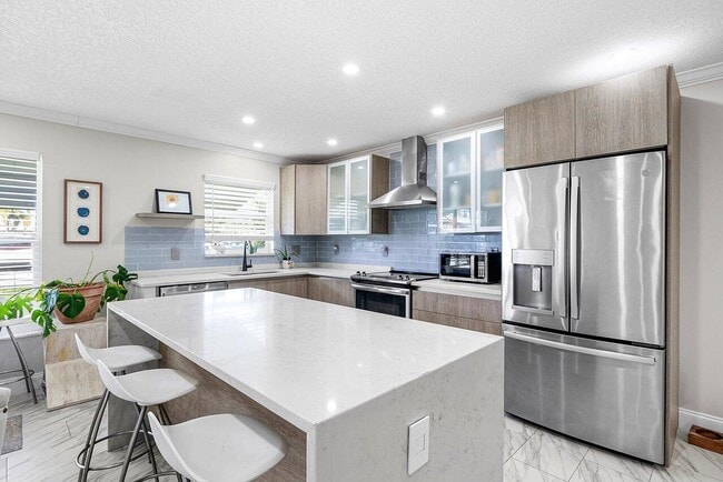 Photo - 810 High Point Dr W