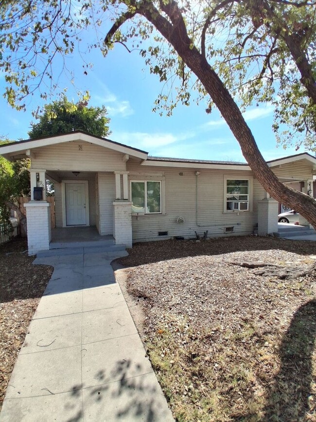Building Photo - 956-958 N. Farris Ave Unit 956
