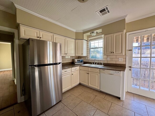 Photo - 1822 Homer St