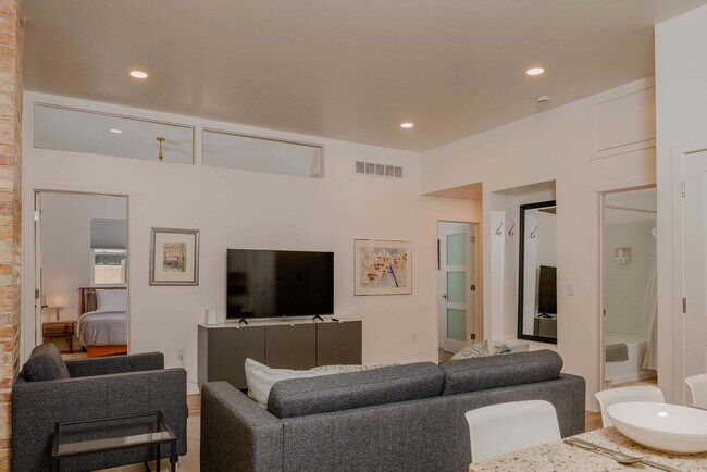 Photo - 125 W Wisconsin Ave Unit ID1318207P