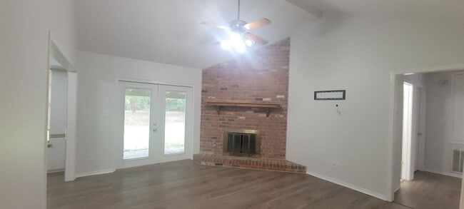 Photo - Beautiful 3 bedroom/2 bath with fireplace ...