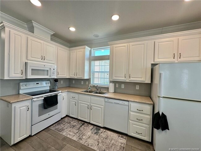 Photo - 138 NE Coastal Dr