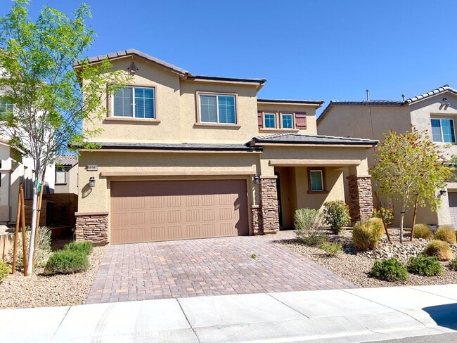 Building Photo - 3 bedroom, 2.5 bathroom home located in Skye Canyon!